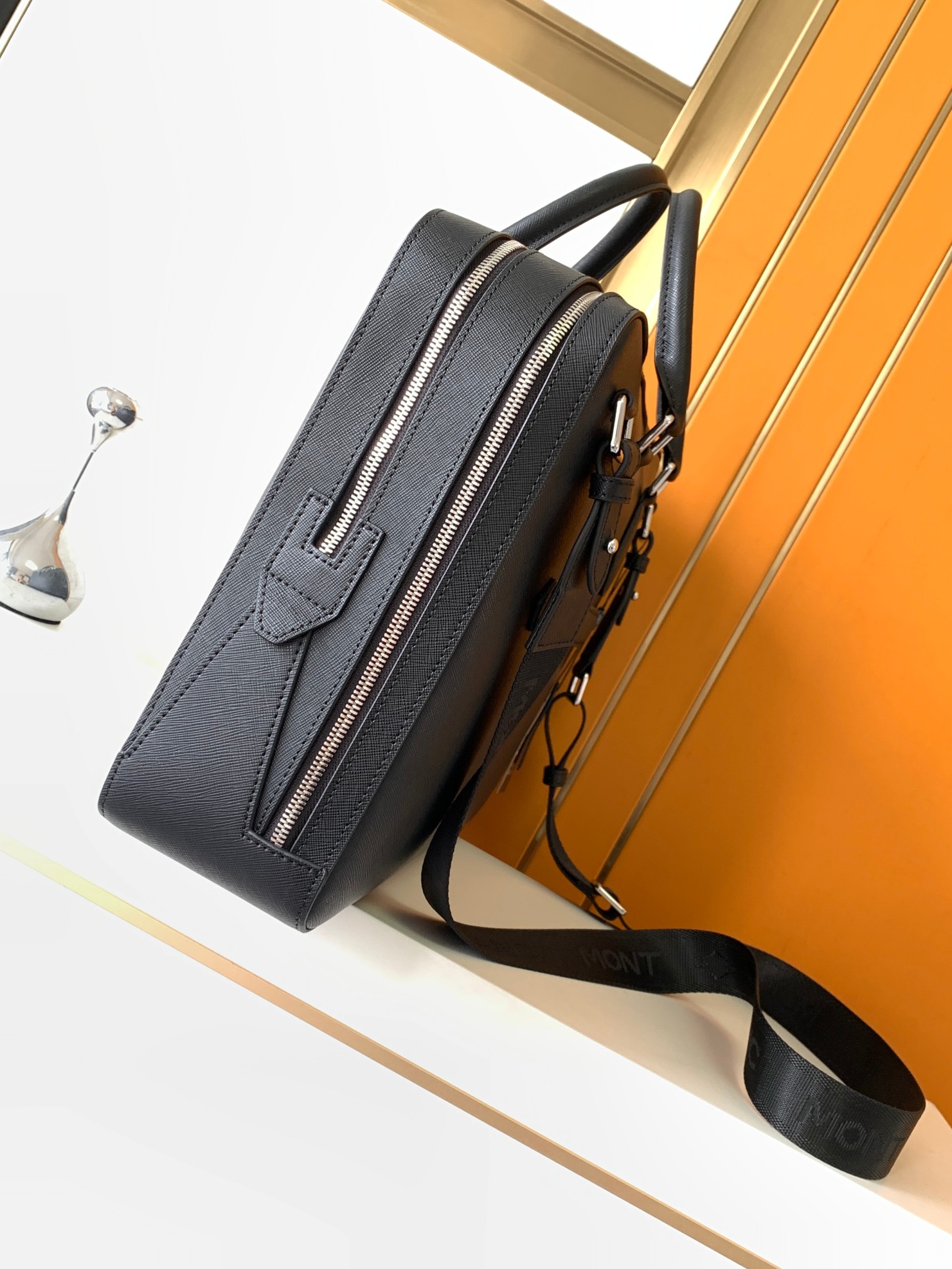กระเป๋าถือผู้ชายสุดหรู หนังแท้ - Luxury Bags For Men บทวิจารณ์และราคา