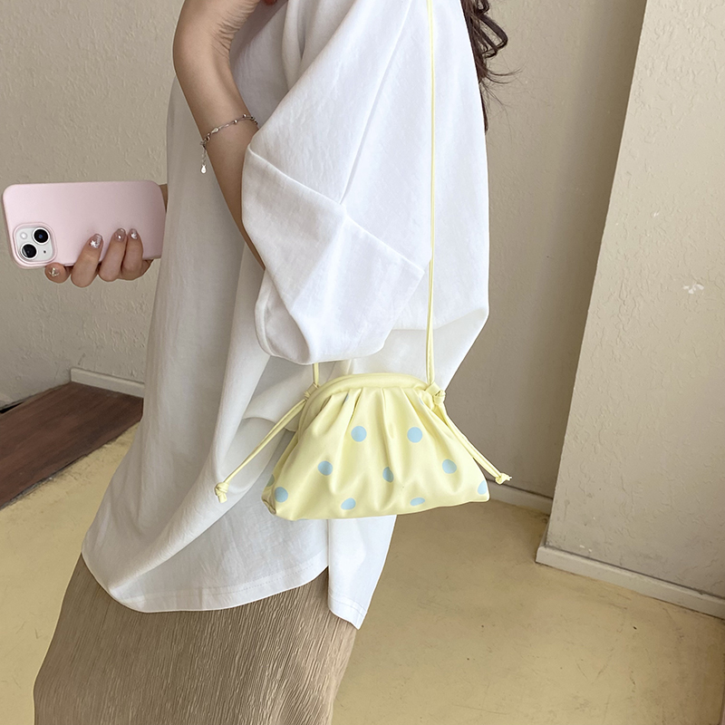 MOODS กระเป๋าถือและกระเป๋าสะพา - Luxury Bags Brand บทวิจารณ์และราคา