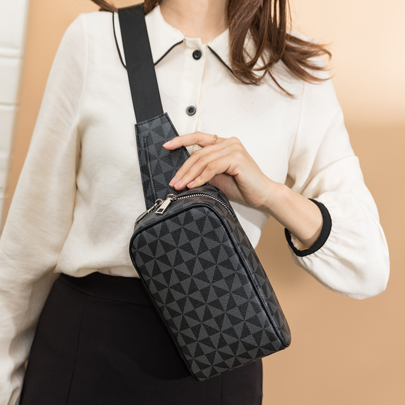 กระเป๋าคาดอกแฟชั่นสุดหรูสำหรับ - Luxury Bags For Men บทวิจารณ์และราคา